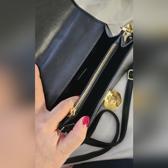 Adjustable Crossbody Bag - Picture 7 of 8